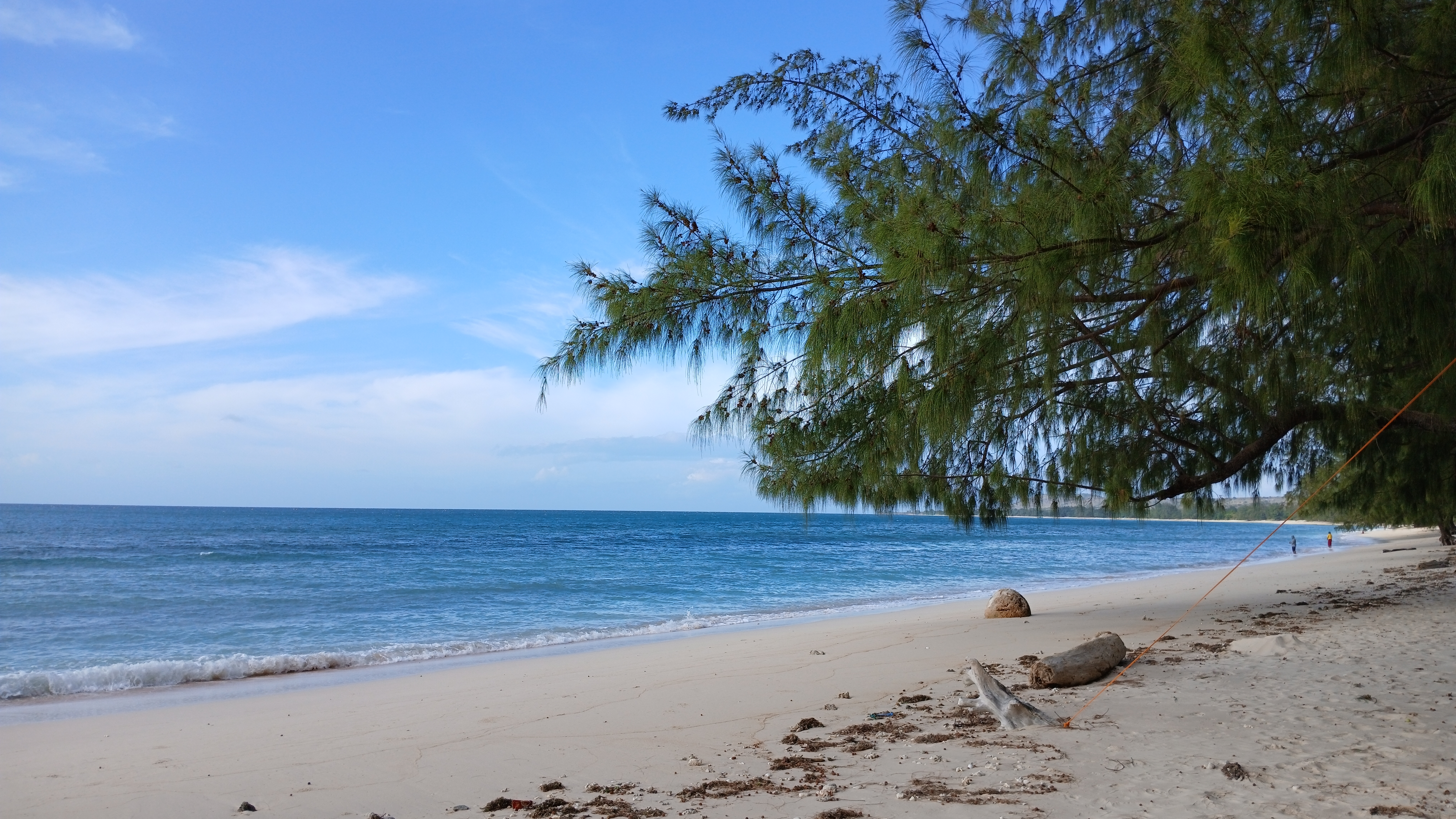 Pemandangan Pantai Puru Kambera